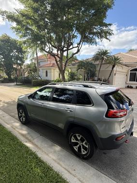Gray 2016 Jeep Cherokee Trailhawk