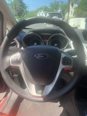 Red 2013 Ford Fiesta SE