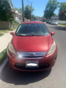 Red 2013 Ford Fiesta SE