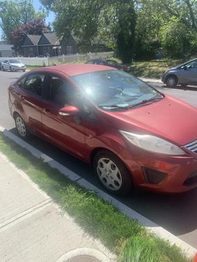 Red 2013 Ford Fiesta SE