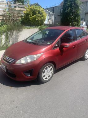 Red 2013 Ford Fiesta SE