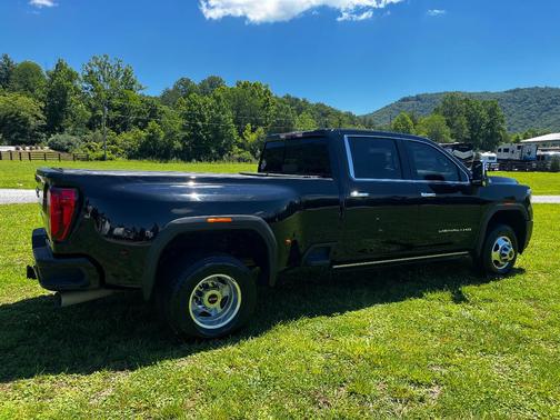 Black 2022 GMC Sierra 3500 Denali