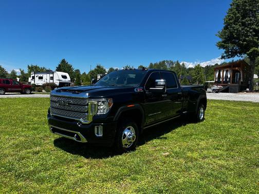 Black 2022 GMC Sierra 3500 Denali