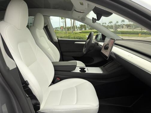 2024 Tesla Model Y Performance