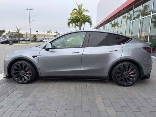 2024 Tesla Model Y Performance