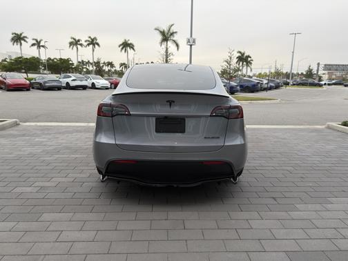 2024 Tesla Model Y Performance