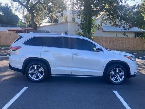 White 2016 Toyota Highlander Limited Platinum