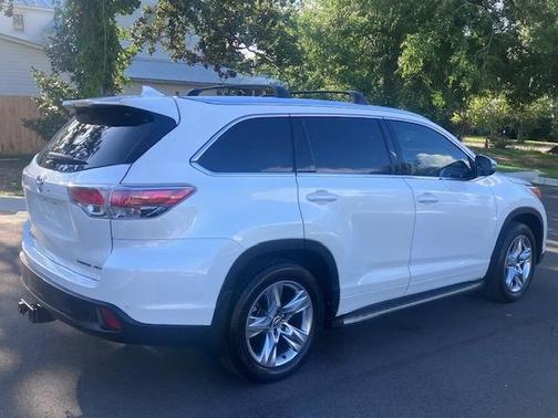 White 2016 Toyota Highlander Limited Platinum