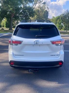 White 2016 Toyota Highlander Limited Platinum