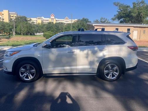 White 2016 Toyota Highlander Limited Platinum
