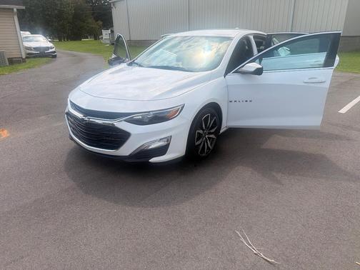 White 2018 Chevrolet Impala 1LT