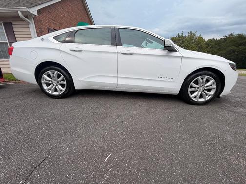 White 2018 Chevrolet Impala 1LT