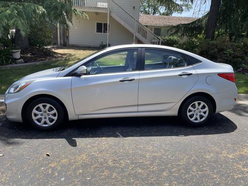 2012 Hyundai Accent GLS