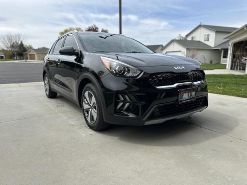 2022 Kia Niro LX