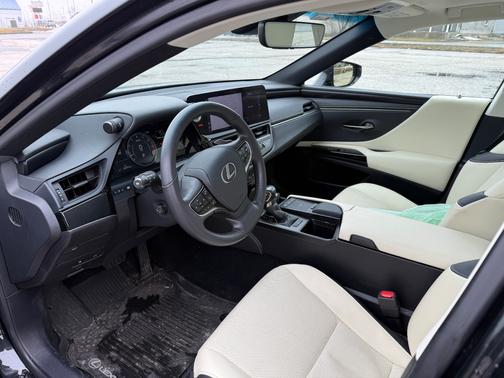 Black 2022 Lexus ES 350 Base