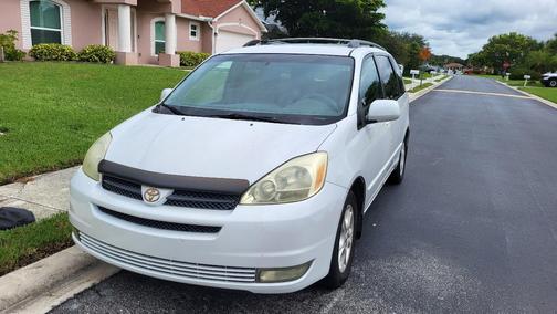 White 2004 Toyota Sienna XLE