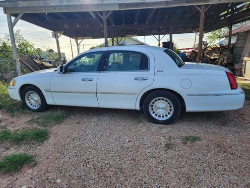 1998 Lincoln Town Car Executive