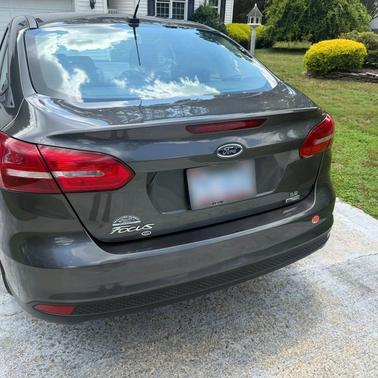 Gray 2018 Ford Focus SE