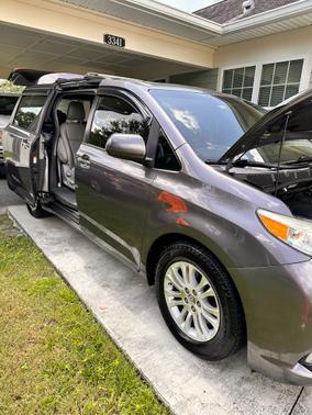 2017 Toyota Sienna XLE Premium