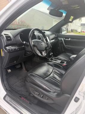 White 2015 Kia Sorento Limited