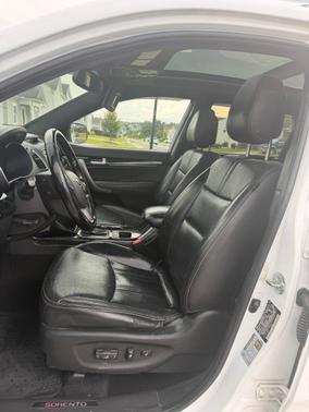 White 2015 Kia Sorento Limited