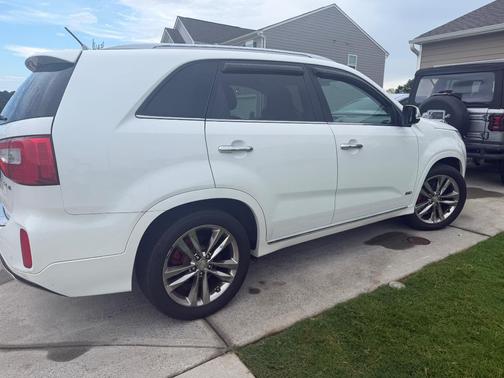 White 2015 Kia Sorento Limited