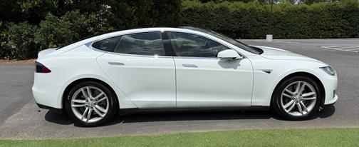 2015 Tesla Model S 85D