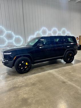 Black 2024 Rivian R1S Adventure Quad-Motor Large Package