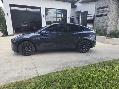 2024 Tesla Model Y Performance