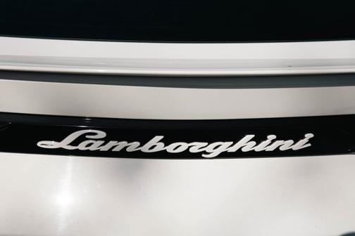 2021 Lamborghini Urus Pearl Capsule