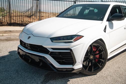 2021 Lamborghini Urus Pearl Capsule