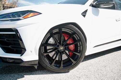 2021 Lamborghini Urus Pearl Capsule