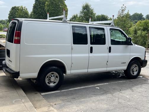 White 2006 Chevrolet Express 2500 Cargo