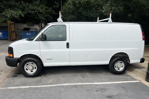 White 2006 Chevrolet Express 2500 Cargo