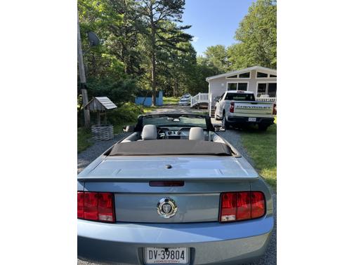 2007 Ford Mustang Deluxe