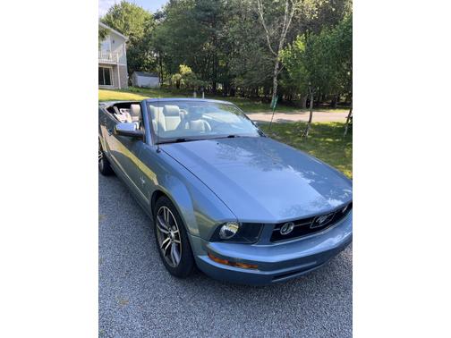 2007 Ford Mustang Deluxe