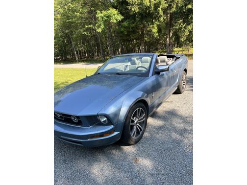 2007 Ford Mustang Deluxe