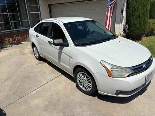 White 2009 Ford Focus SE