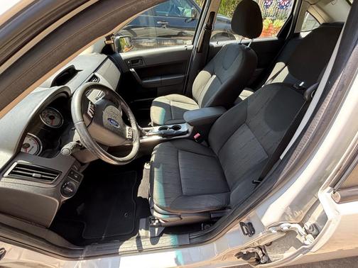 White 2009 Ford Focus SE