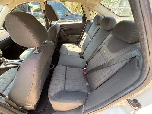 White 2009 Ford Focus SE