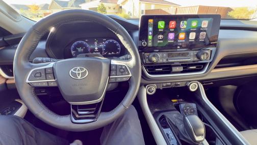 Silver 2024 Toyota Grand Highlander Platinum