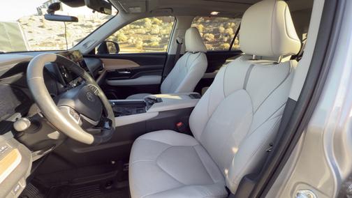 Silver 2024 Toyota Grand Highlander Platinum