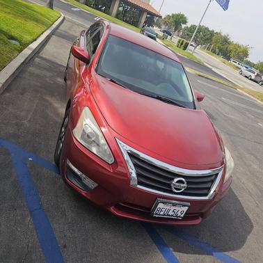 Red 2015 Nissan Altima 2.5 S