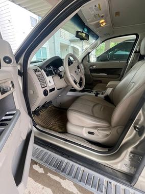 Gold 2010 Mercury Mariner Premier