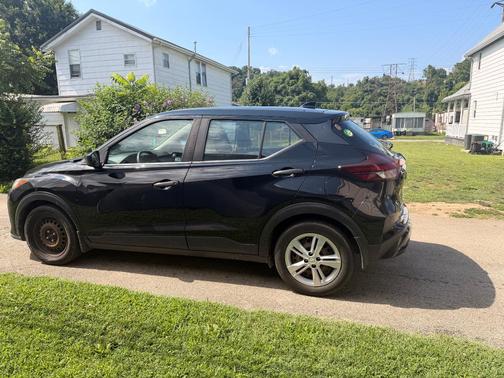 Black 2021 Nissan Kicks S