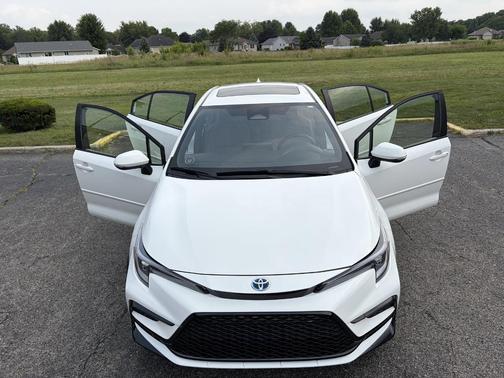 White 2023 Toyota Corolla Hybrid SE