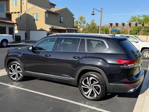 Black 2021 Volkswagen Atlas 3.6L SEL Premium