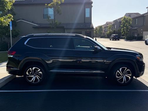 Black 2021 Volkswagen Atlas 3.6L SEL Premium