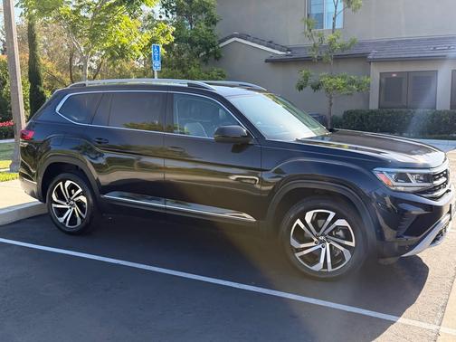 Black 2021 Volkswagen Atlas 3.6L SEL Premium