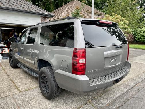 Gray 2007 Chevrolet Suburban 1500 LT